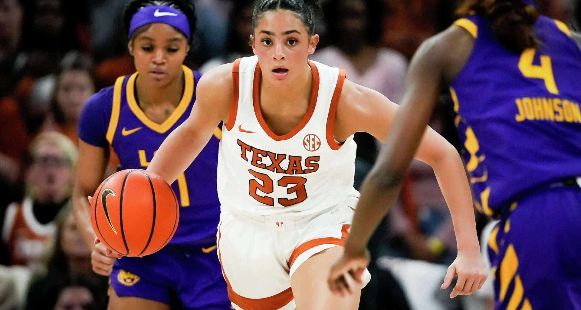 Texas women's basketball team gets a boost from freshman Aaliyah Crump