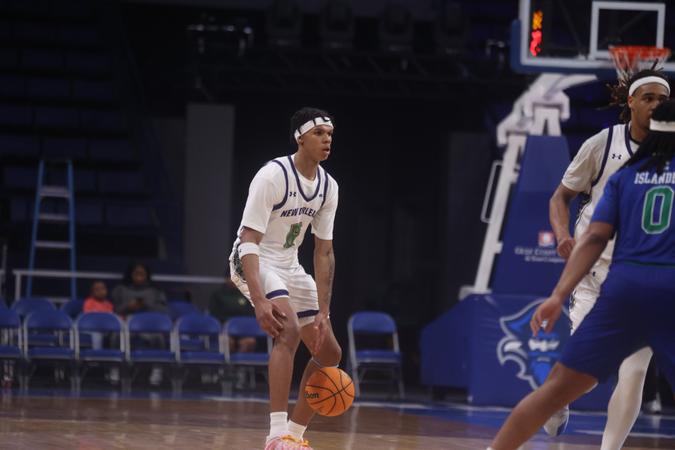 Men's Basketball Ties Program Record for Free Throws Made in Overtime Win Over Islanders