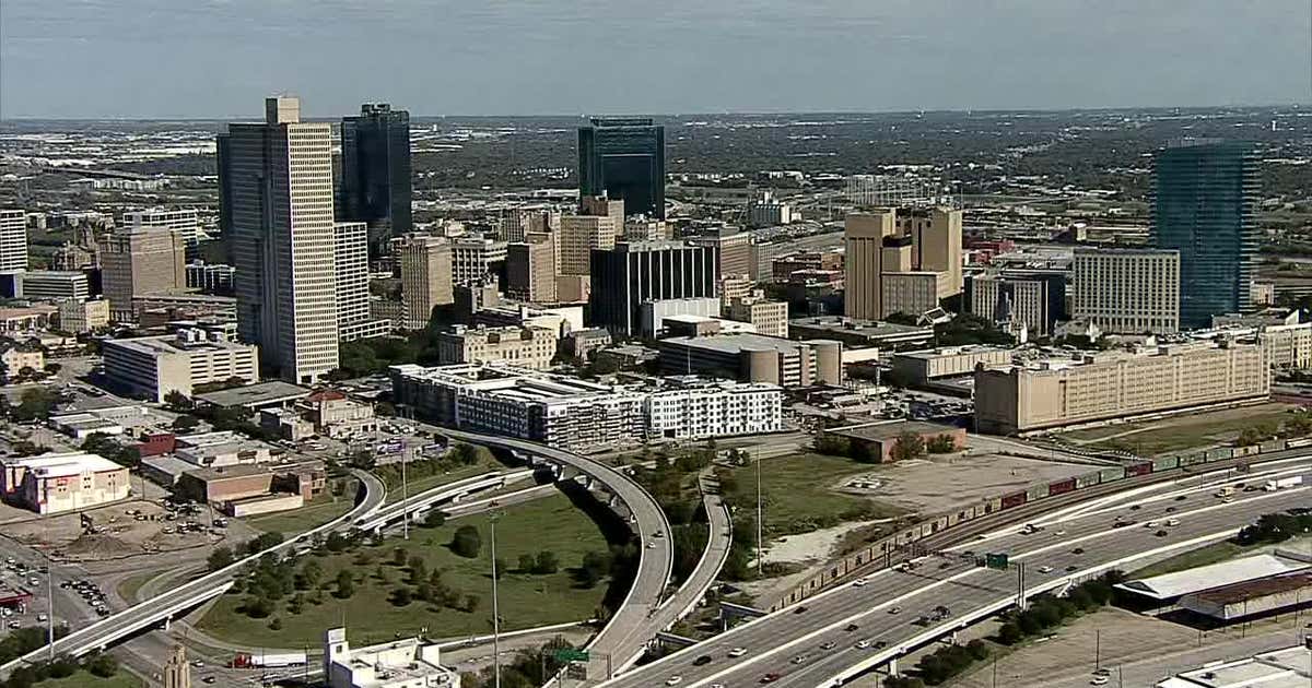 Fort Worth city leaders consider their own pay raise