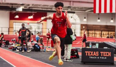 Shaemar Uter running out of the blocks as the first leg of the 4x400 relay