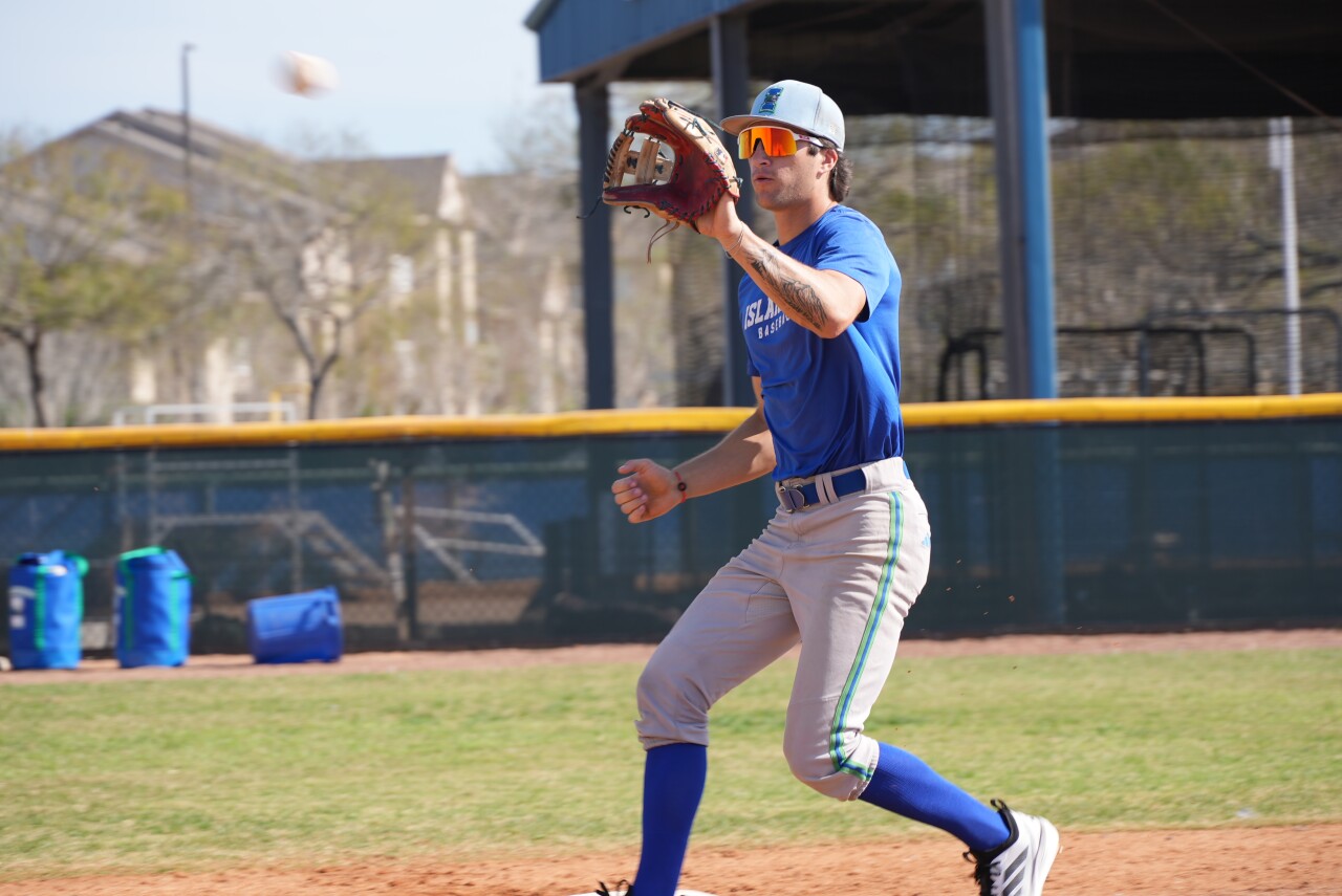 Islanders baseball player
