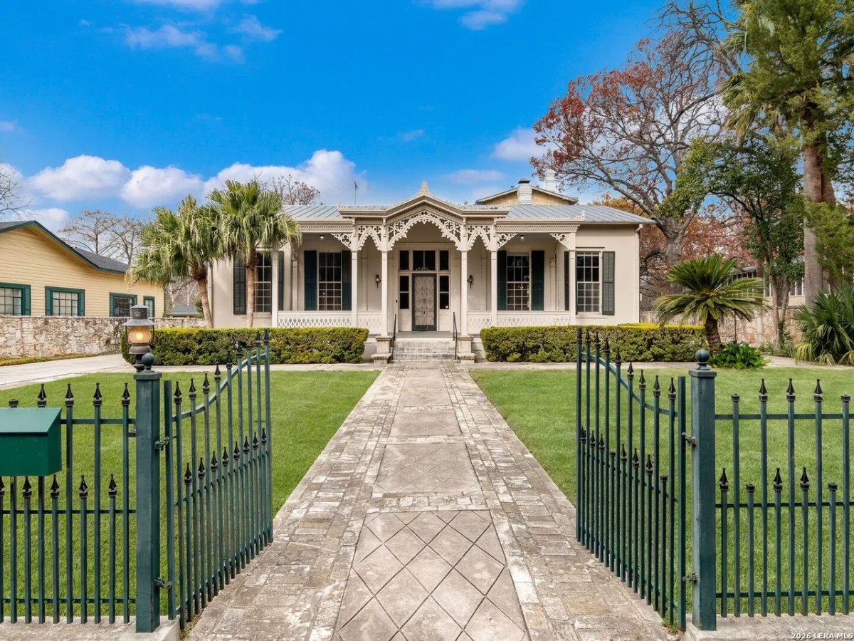 This King William mansion going for $3 million has a pool that overlooks the River Walk