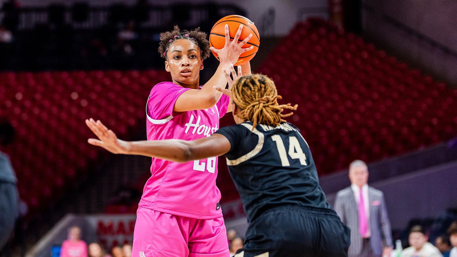 Briana Peguero, Jorynn Ross, Amirah Abdur-Rahim and Kierra Merchant talking in huddle