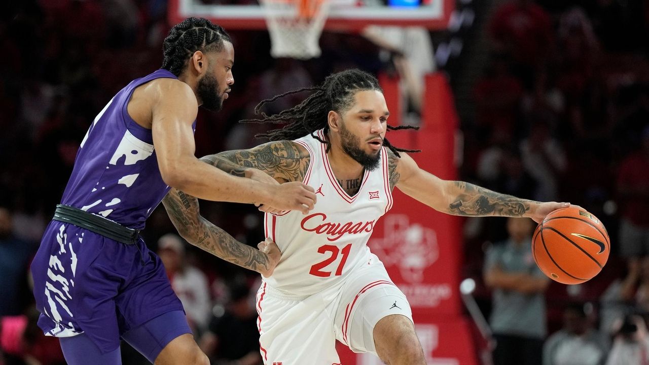 Emanuel Sharp scores 23, No. 3 Houston downs Kansas State 78-64