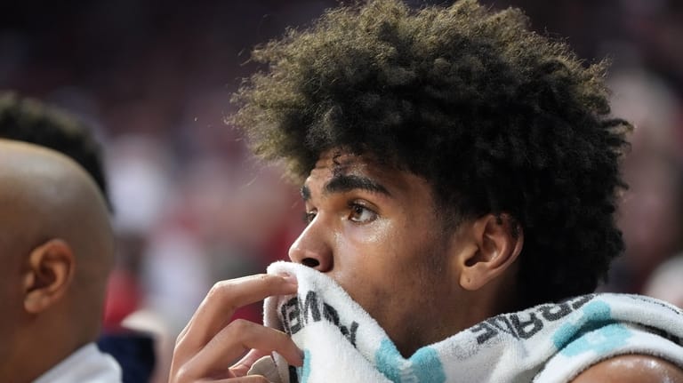 Arizona forward Koa Peat watches from the bench during the...