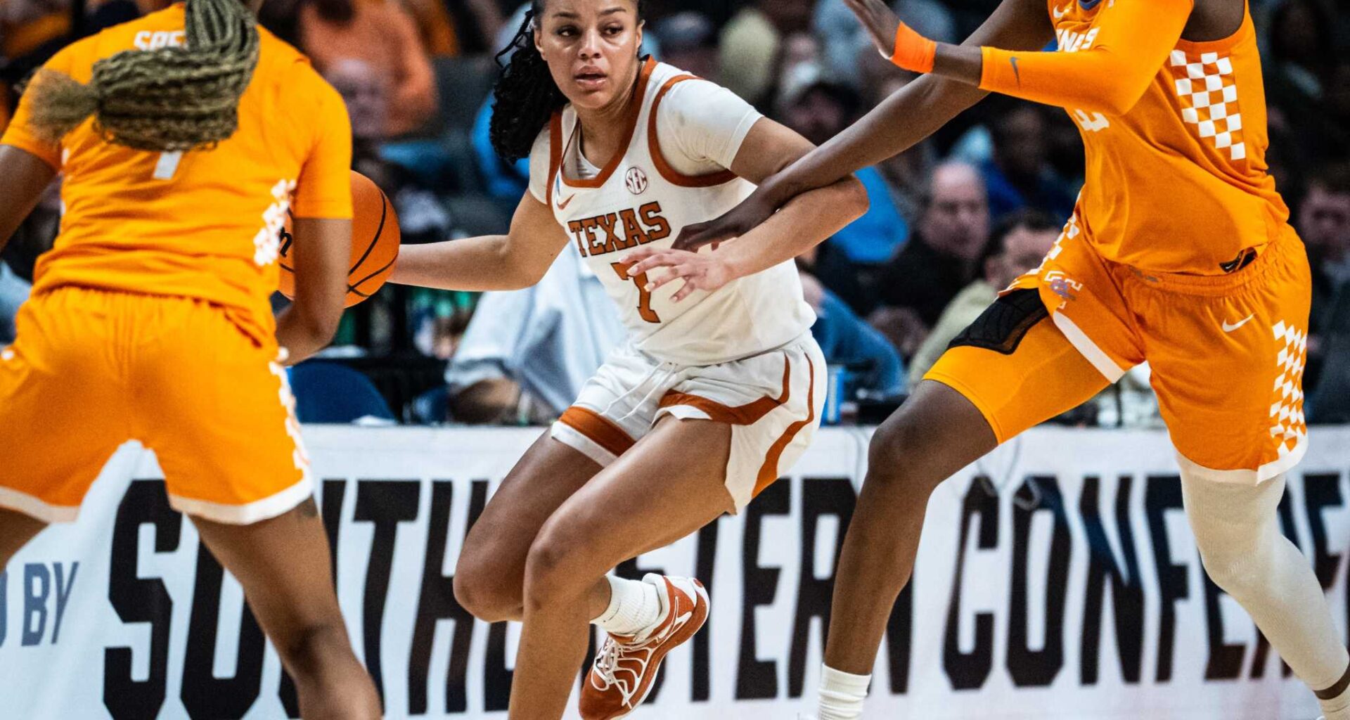 Texas vs Tennessee game score: Live updates, highlights