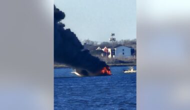2 escape uninjured after boat bursts into flames on Lake Ray Hubbard
