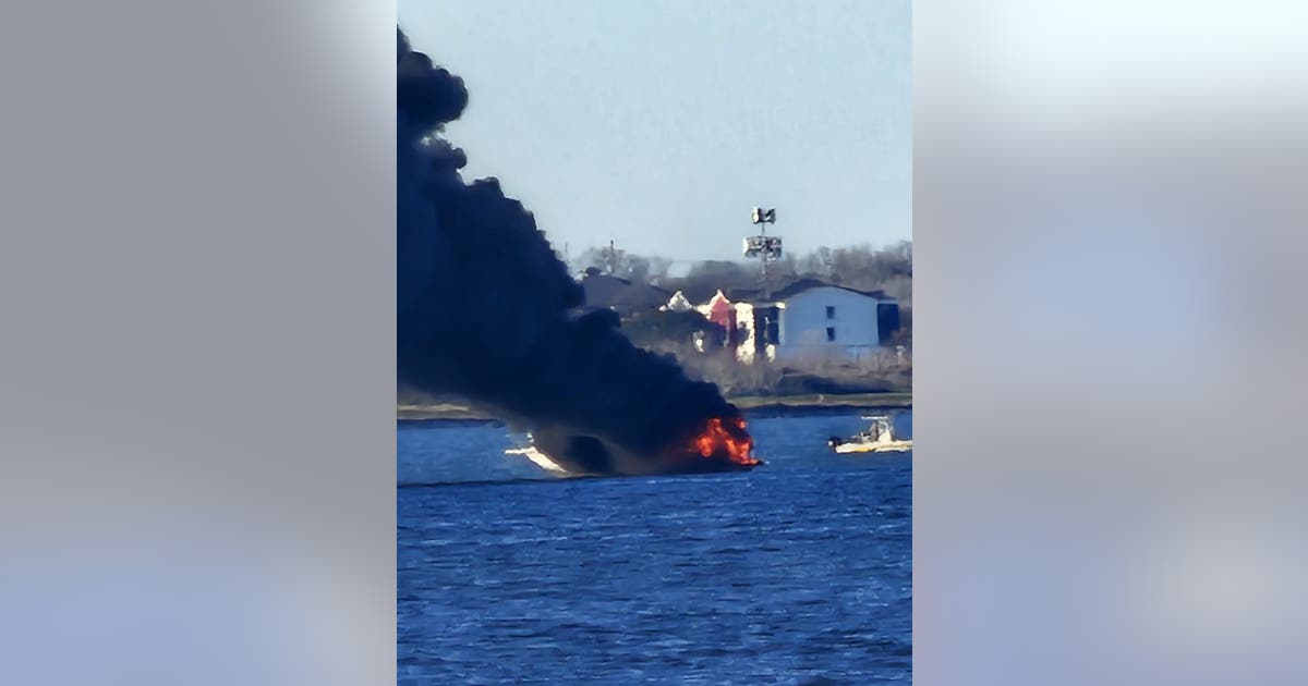 2 escape uninjured after boat bursts into flames on Lake Ray Hubbard