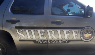 Major crash shuts down Texas 71 in South Austin, snarls traffic