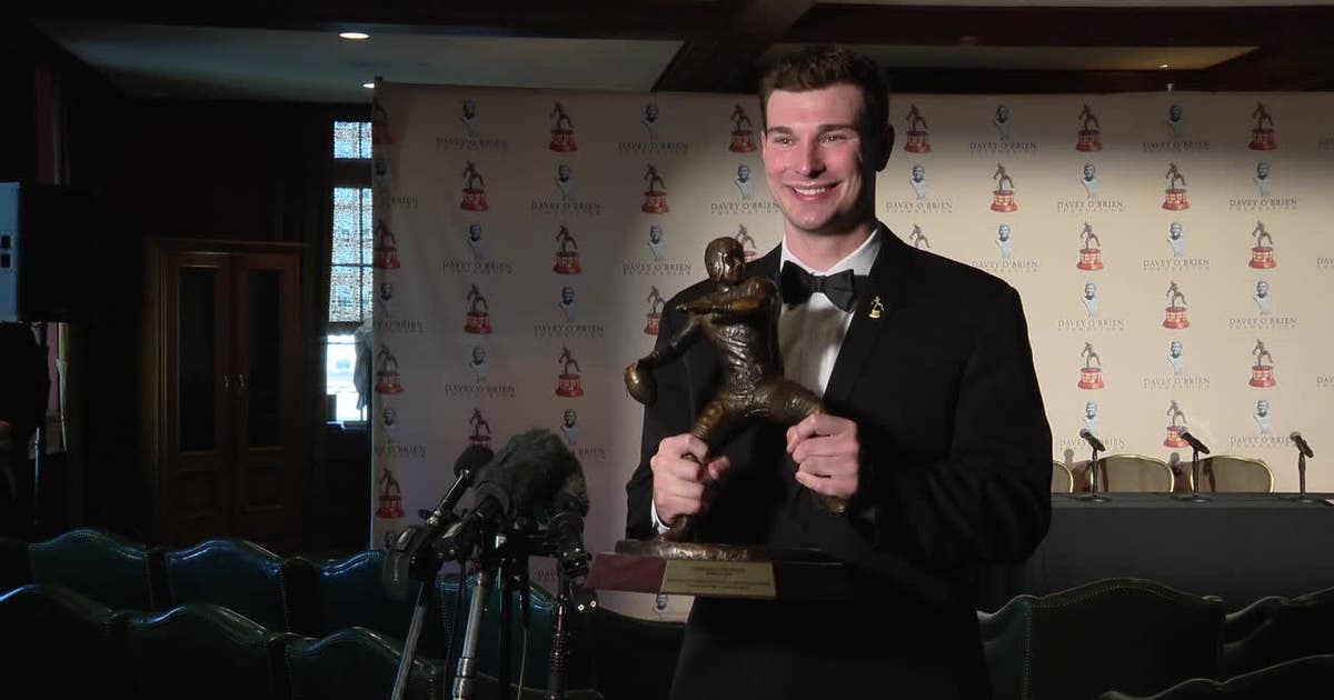 Indiana QB Fernando Mendoza wins 2026 Davey O’Brien Award in Fort Worth
