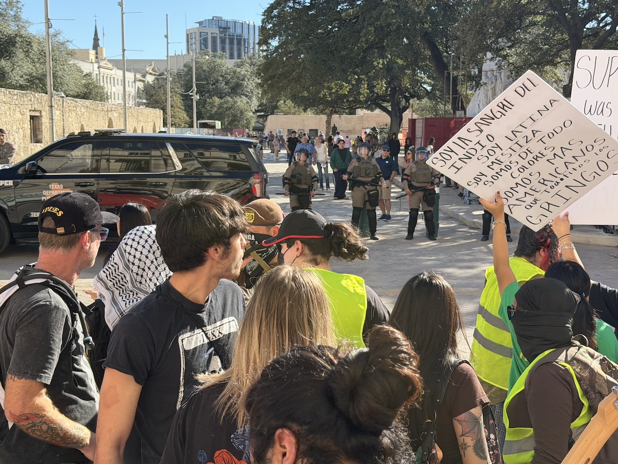 Anti-ICE student protesters in San Antonio engage in standoff with Texas DPS at the Alamo