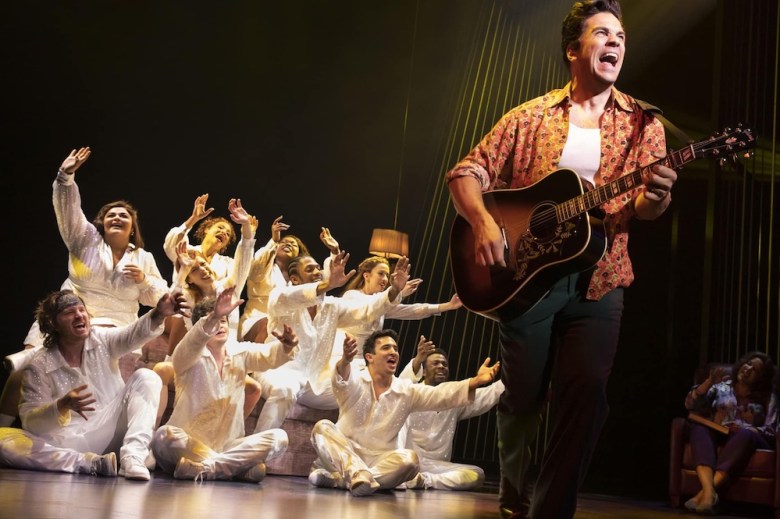 A Beautiful Noise gives singer-songwriter Neil Diamond the Jersey Boys treatment.