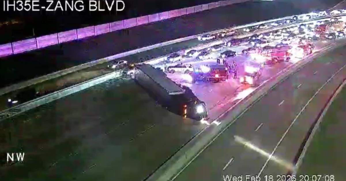I-35 south of Dallas Zoo blocked by overturned 18-wheeler
