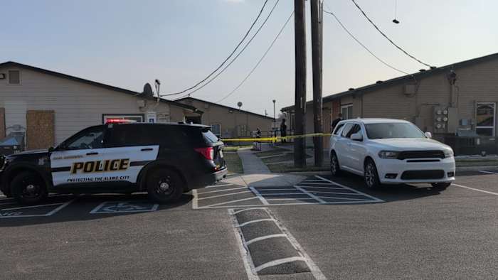 Suspect flees Northeast Side apartment complex after shooting man multiple times, SAPD says