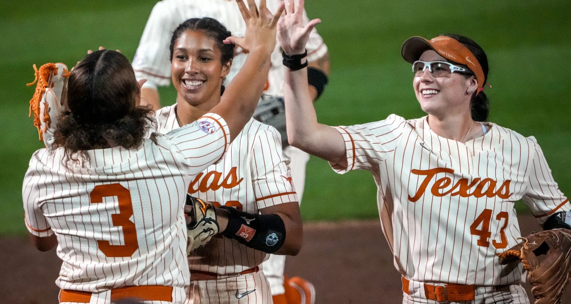 Texas softball shortstop impressing in return to lineup
