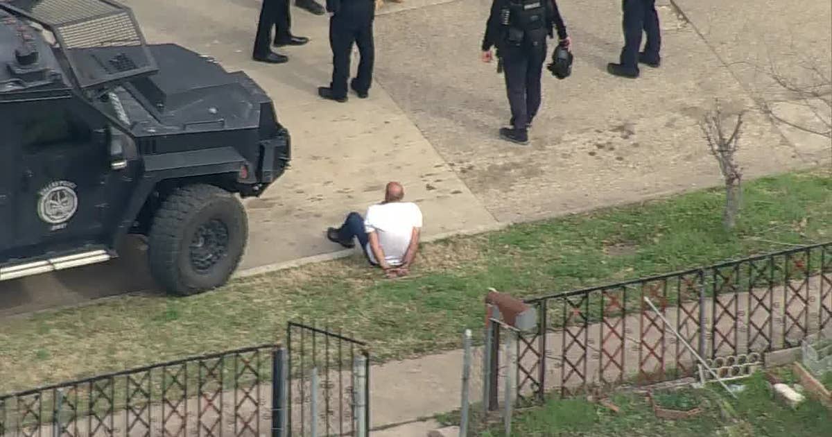 Suspect injured during confrontation with Dallas police SWAT officers: police