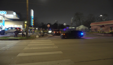 Man shot, killed outside of southeast Houston gas station