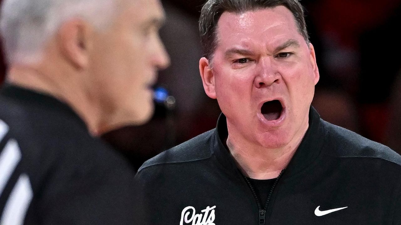 No. 4 Arizona steadies the ship with a gritty 73-66 win at No. 2 Houston