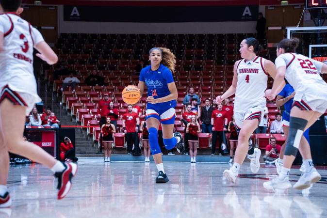 Reynolds Logs 18th Double-Digit Game, but UTA Falls at Utah Valley