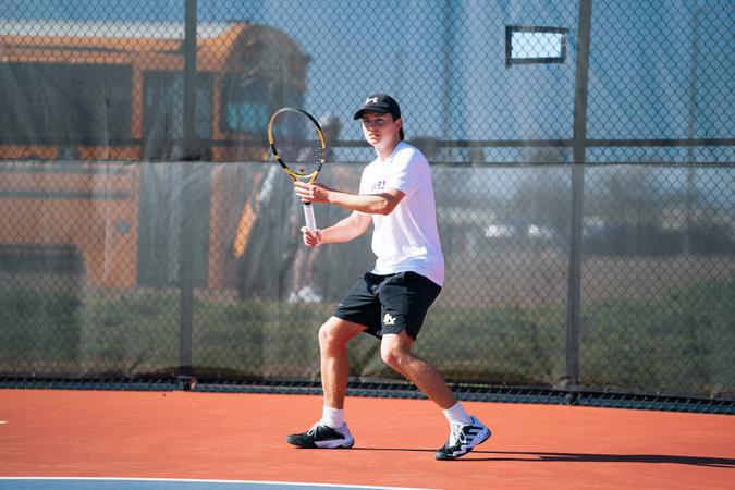 Men's Tennis Downed by UMHB