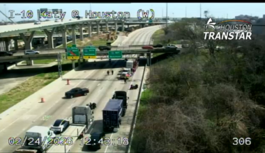 Houston Avenue Bridge hit for third time, too tall load on 18-wheeler forces HPD to shut down I-10 eatsbound