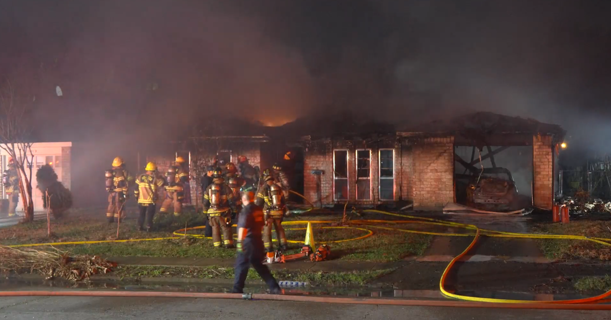 Glenwolde Drive: Woman burned during house fire in Alief