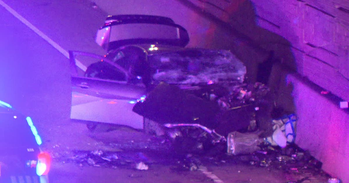 Dallas crash: 1 dead, 1 critical after car hits safety barrier on South R.L. Thornton Freeway