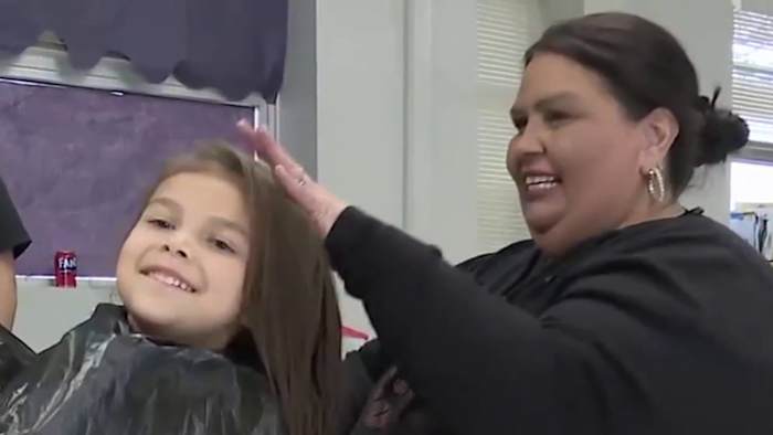 Edgewood ISD students offer haircuts to children at Loma Park Elementary to fund senior trip
