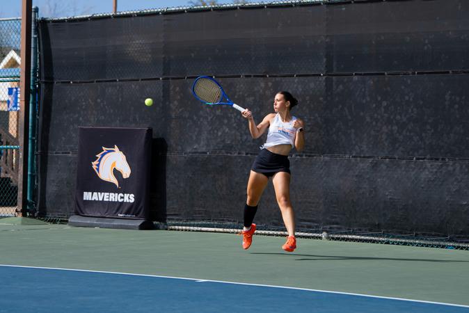 Women's Tennis drops intense nail-biter against Louisiana