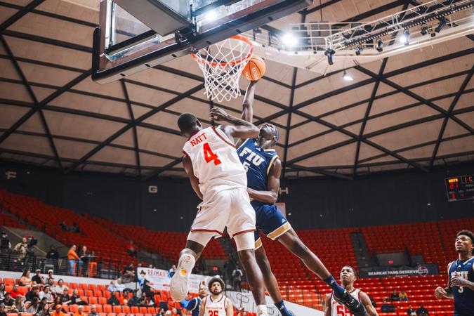 Men's Basketball Falls at Sam Houston