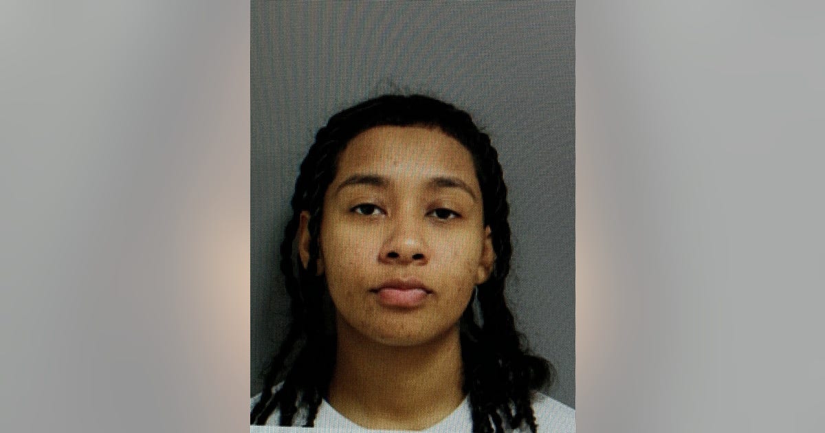 Woman accused of posing as Wells Fargo employee to scam 2 Houston customers out of thousands