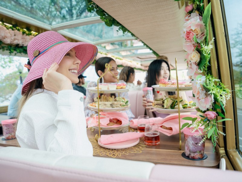 Double-decker bus tea experience Tea Around Town launches in San Antonio