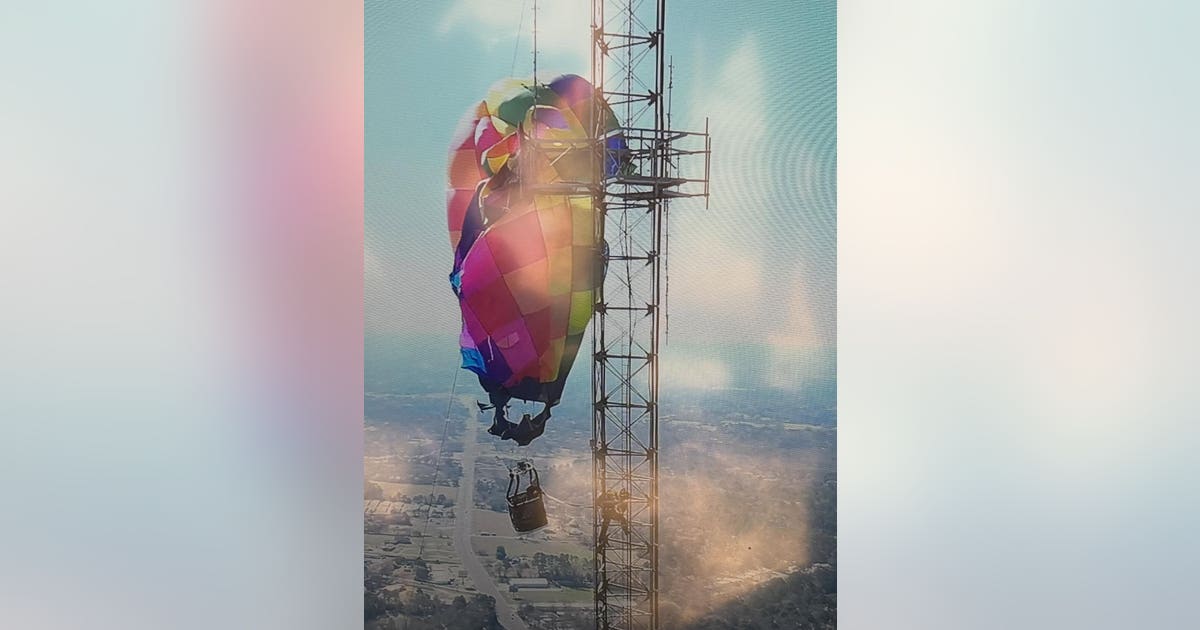 East Texas firefighters rescue two from crashed hot air balloon