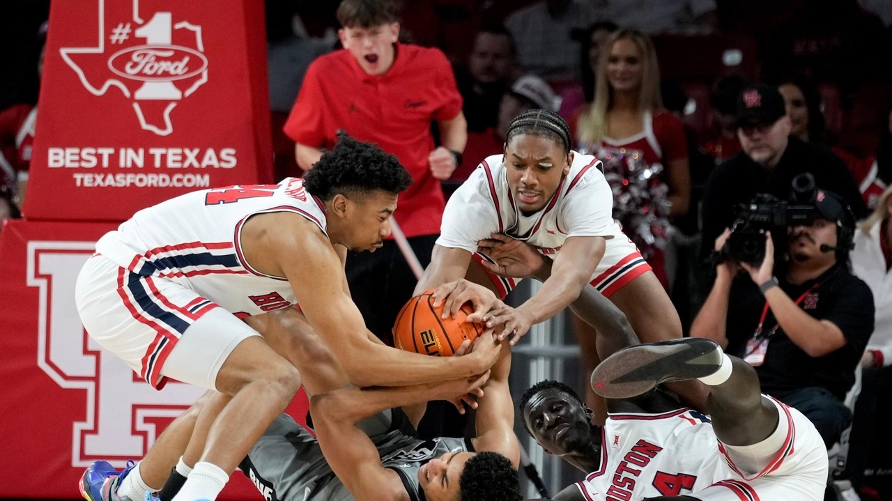 No. 5 Houston takes out the frustration of 3 straight losses with a 102-62 win over Colorado