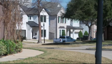 Realtors say Houston homes selling for less but sitting on housing market for longer