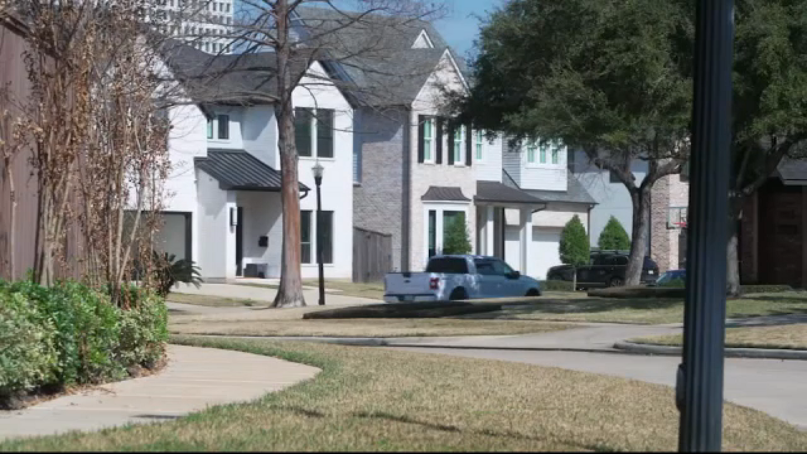 Realtors say Houston homes selling for less but sitting on housing market for longer