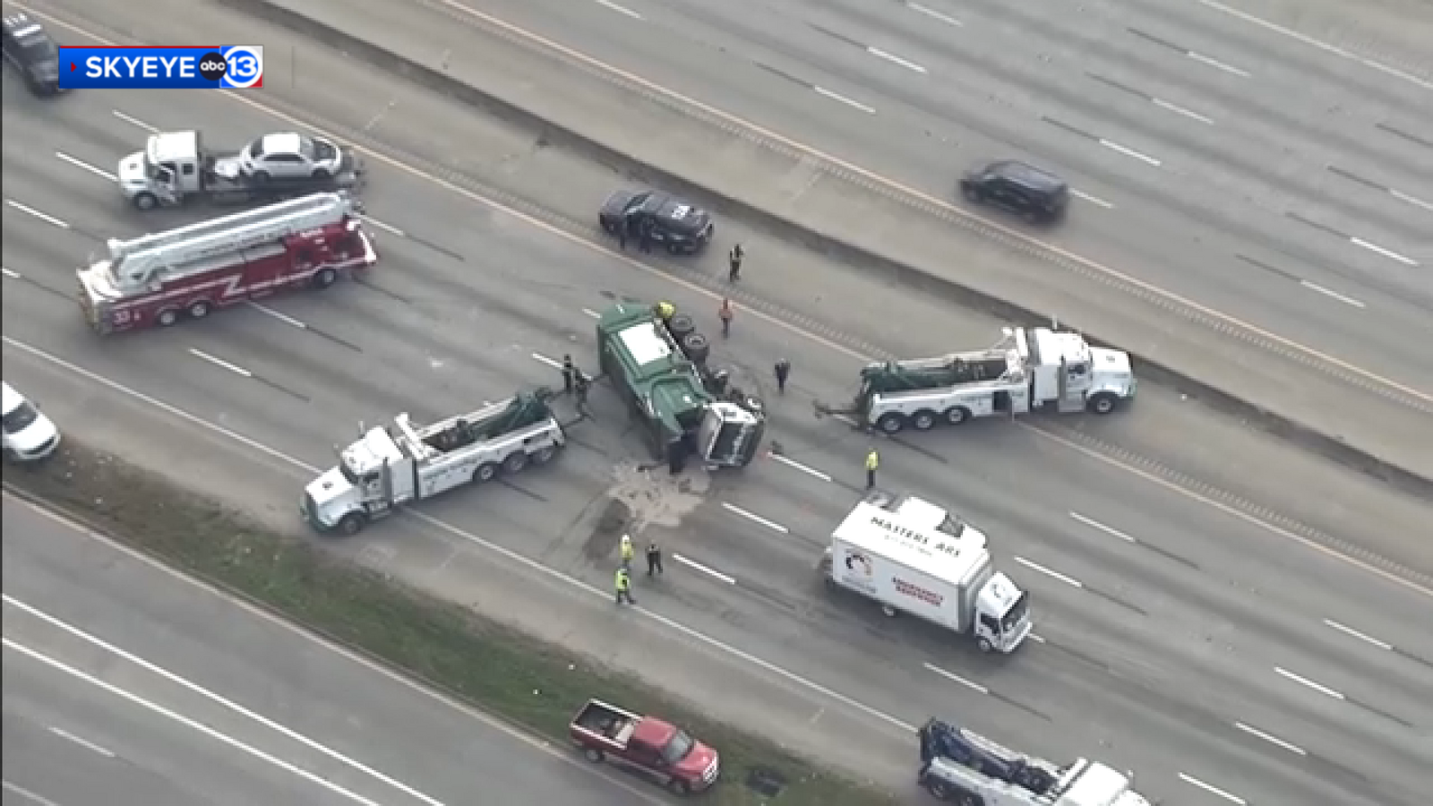 13 Alert Traffic: 3-vehicle crash on 610 South Loop at Buffalo Speedway casues all westbound lanes to shutdown