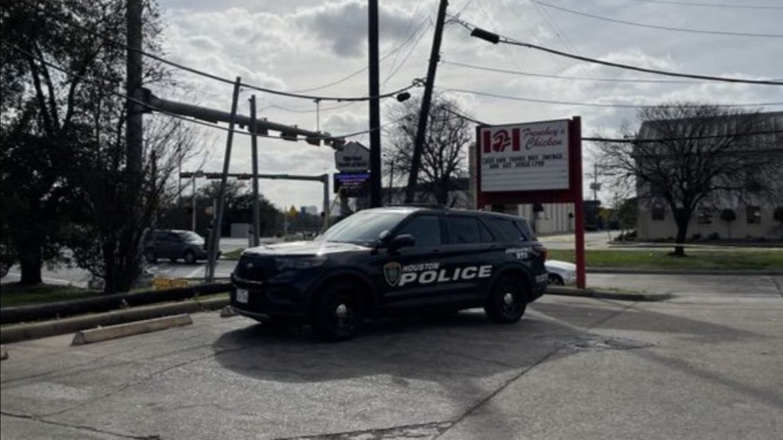 Online sale meet-up leads to shooting in Fifth Ward that left man critically injured, HPD says