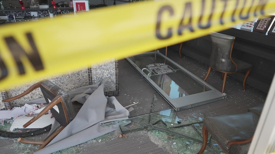 SUV crashes into Benbrook nail salon, injuring two employees