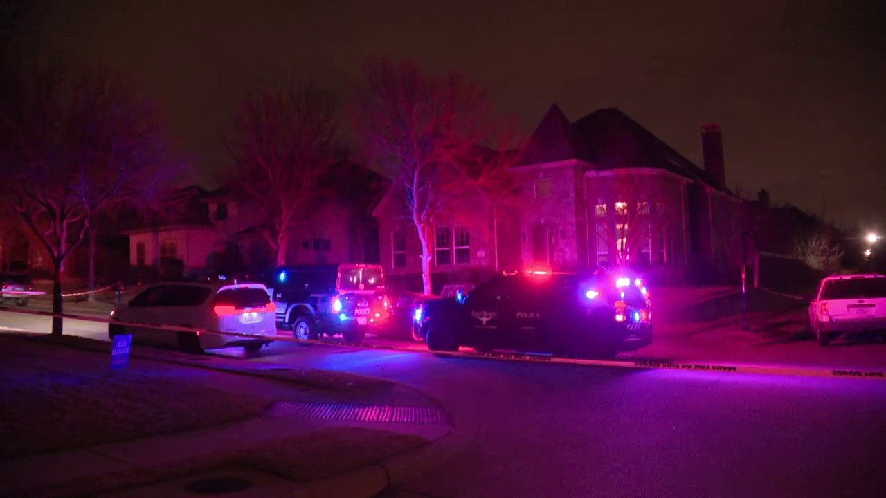 Mother dead, son arrested after Fort Worth stabbing