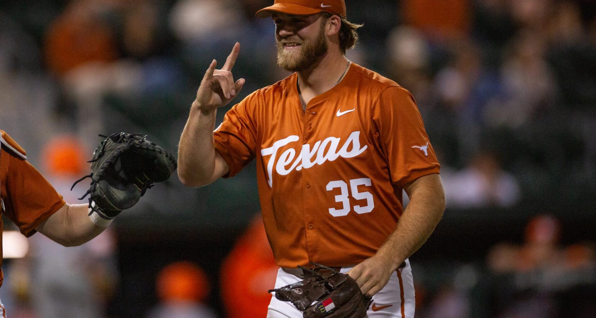 Texas baseball stays unbeaten, rolls past UTRGV with shutout victory – The Daily Texan