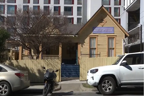 70 Mosque Volunteers Prepare 20,000 Meals for Austin Food Bank