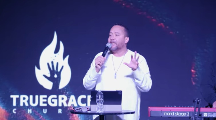 Bilingual Texas church removes pastor from website after arrest