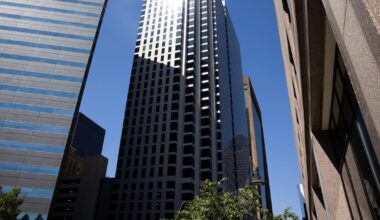 36-story downtown skyscraper doesn’t sell at auction, plans unclear