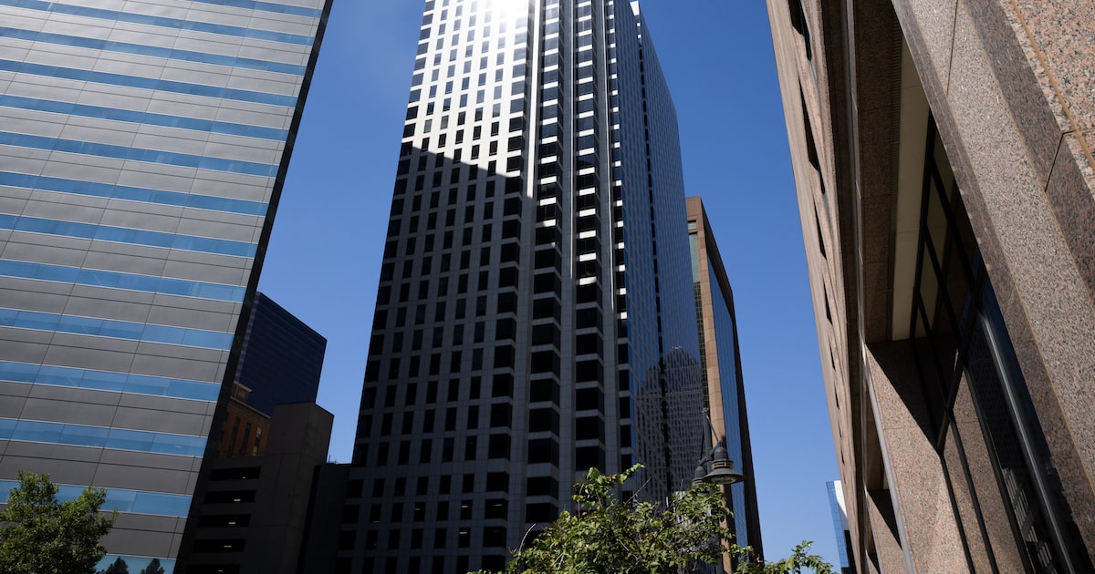 36-story downtown skyscraper doesn’t sell at auction, plans unclear