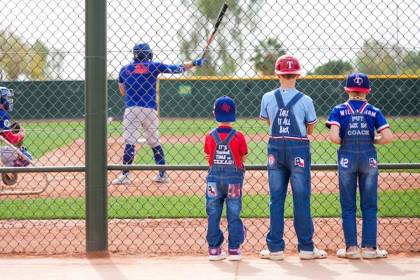 Brothers Ezra, 5, Asher, 10, and Asa Willingham, 8, from Richmond, Texas, watch as Texas...