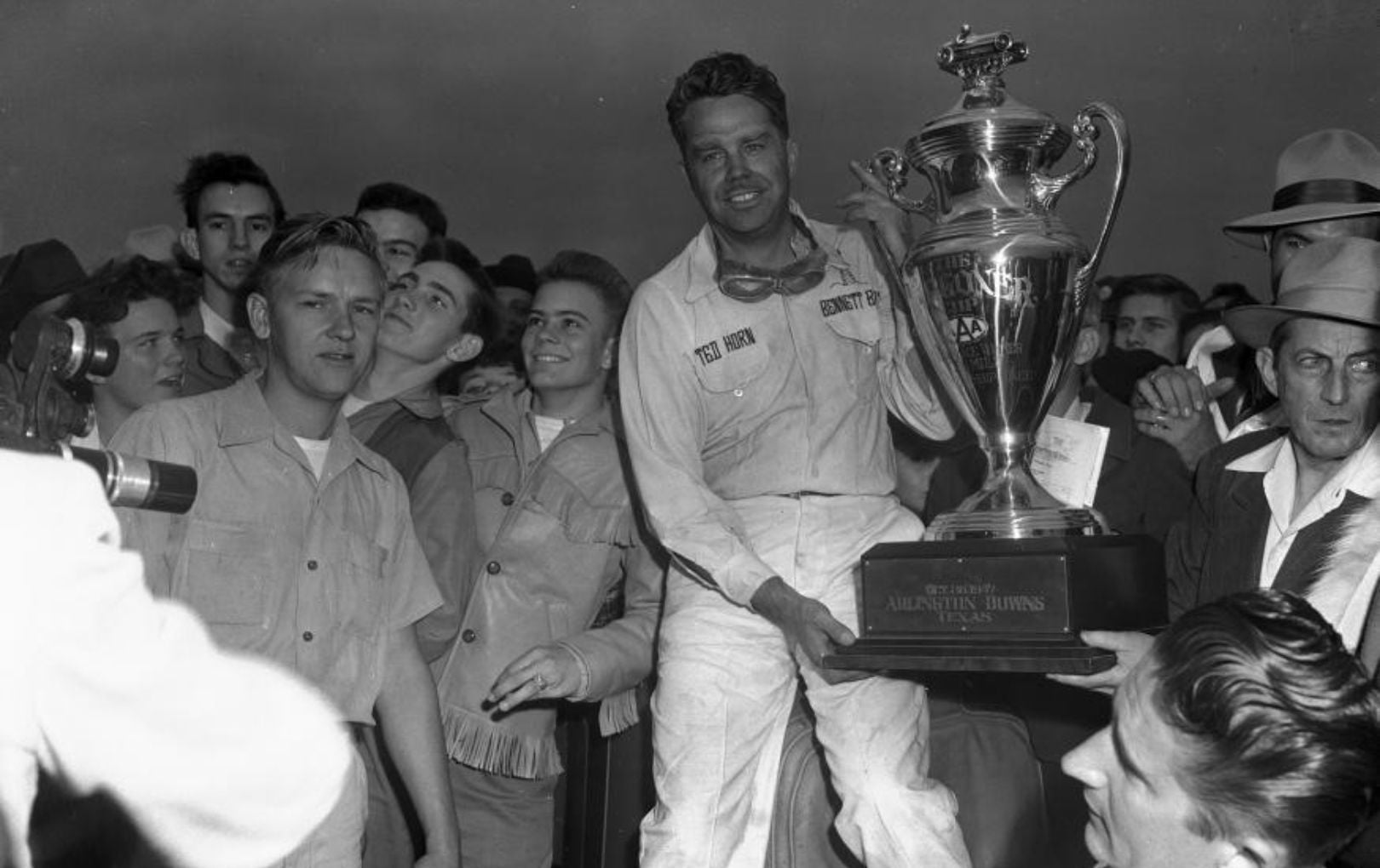 Driver Ted Horn won the AAA National Championship in 1946" style="height:1020px; width:1620px;" src="https://cdn.prod.web.uta.edu/-/media/2ba1a8f4a9d5424ab7e0800b5fb4bc56.jpg?la=en&h=1020&w=1620" _languageinserted="true