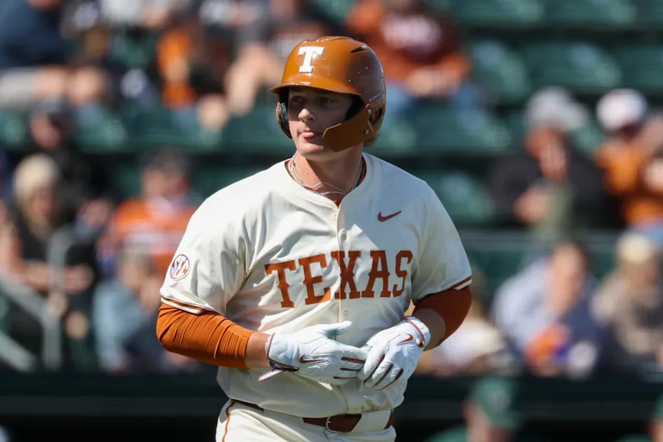 AUSTIN, TX – FEBRUARY 22: Catcher Carson Tinney #8 of the Texas Longhorns draws a walk with the bases loaded during the college baseball game between Texas Longhorns and Michigan State Spartans on February 22, 2026, at UFCU Disch-Falk Field in Austin, TX. (Photo by David Buono/Icon Sportswire via Getty Images)