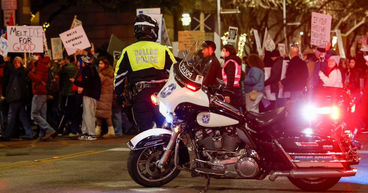 Dallas police oversight board backs immigrant advocates’ calls for reports, rules on ICE