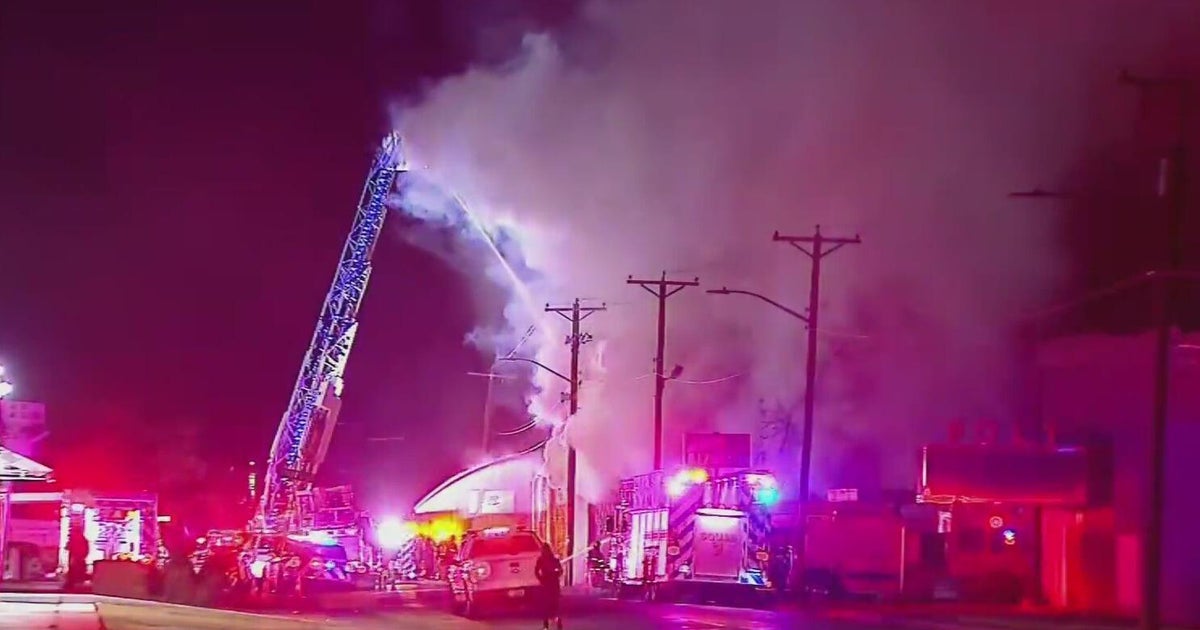 Two‑alarm fire sends massive smoke plume over southeast Fort Worth